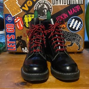 Solovair Black Hi-Shine 8 Eye Derby Boot